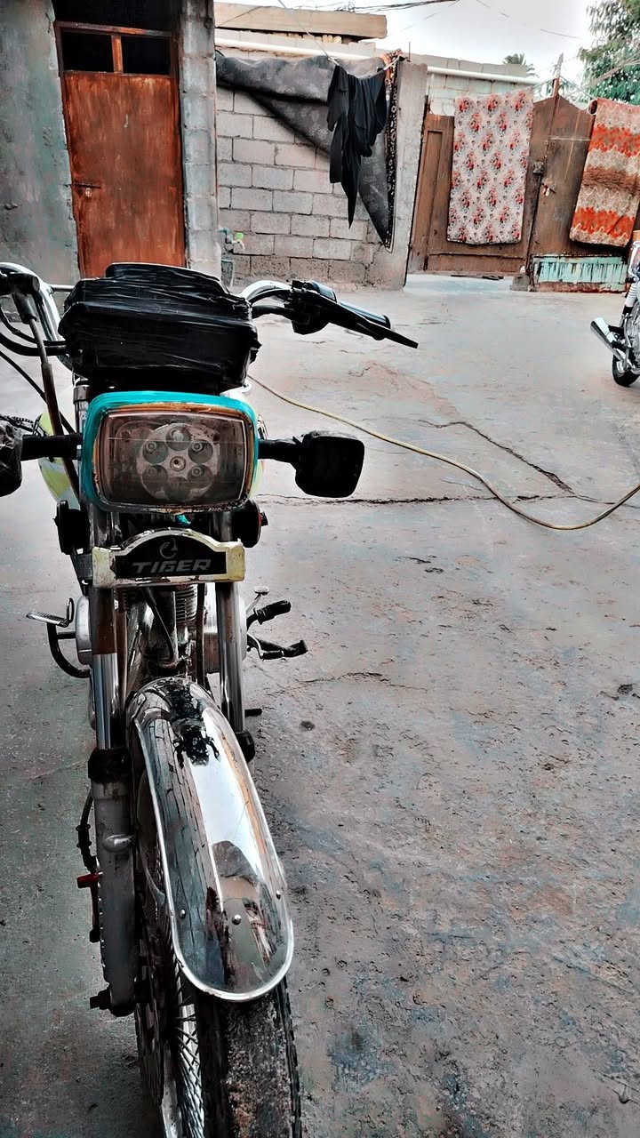 سلام عليكم  شباب دراجه تايكر نضيفه دراجه مرتبه خير من الله السعر  600 وبيه مجال  ***********
