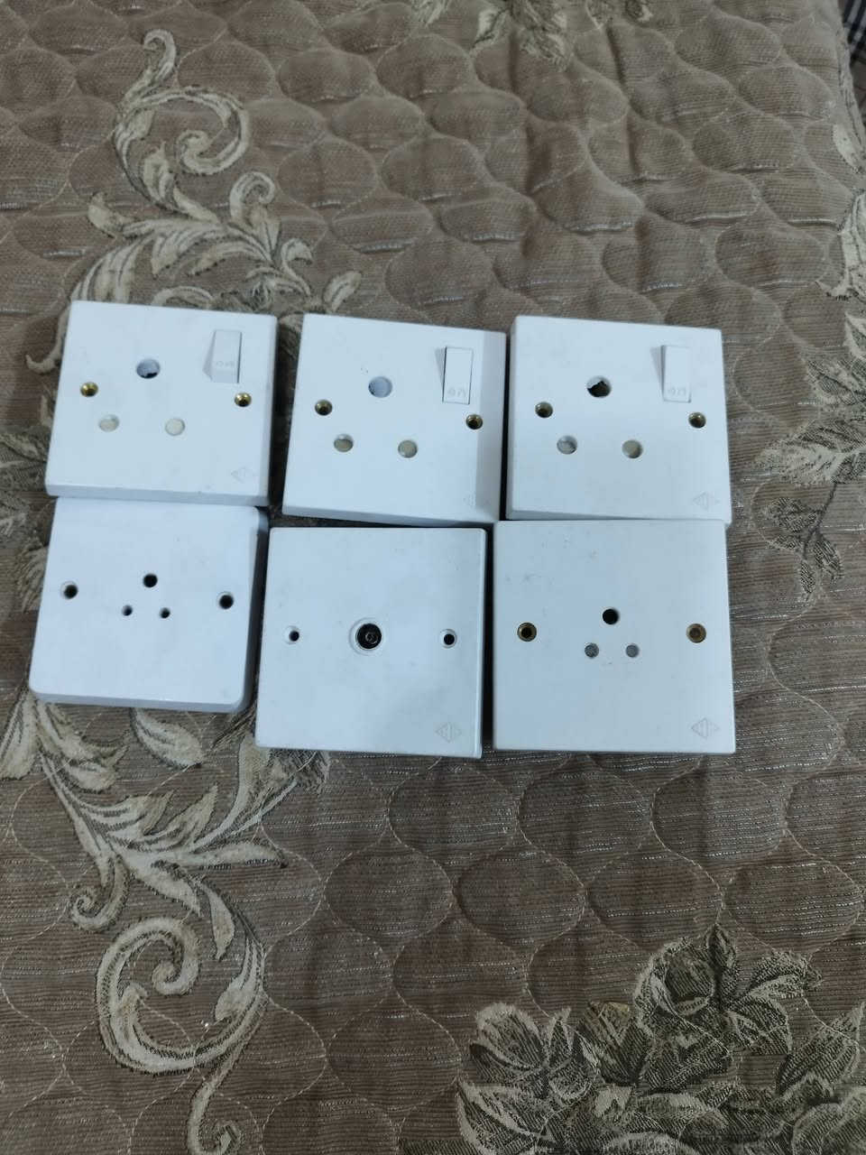 السلام عليكم للبيع 
***********
