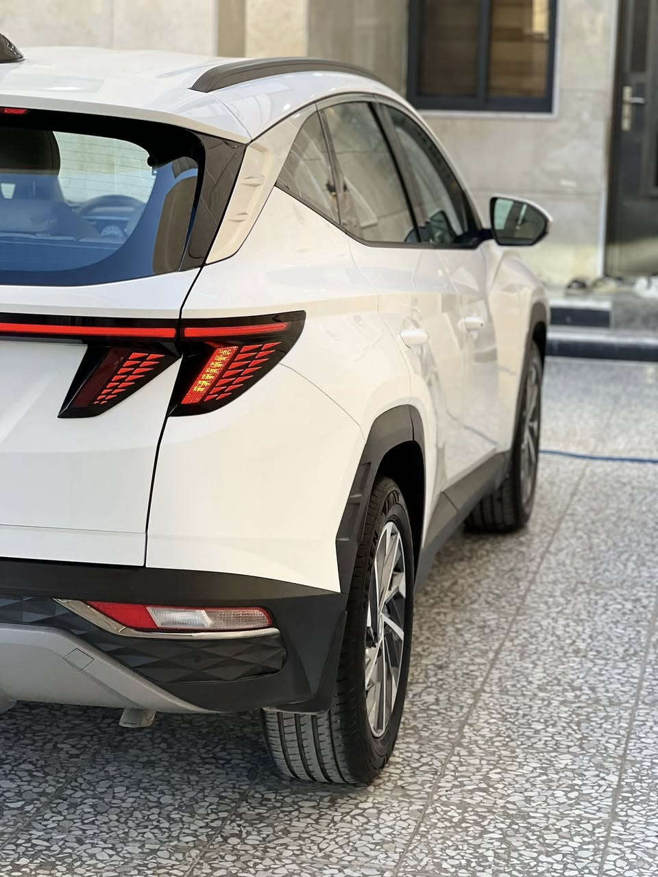 سلام عليكم توسان موديل 2024خليجي مكفوله كفاله عامه (داخل ابيض)تو كولر.(فول مواصفات) ماعدا البنرما السياره جديده  بعدها بحاله الوكاله ماشيه 28رقم بغداد تحويل ثاني يوم عارضها 217وبيها مجال قليل للشراي ***********مكاني بغداد السيديه
