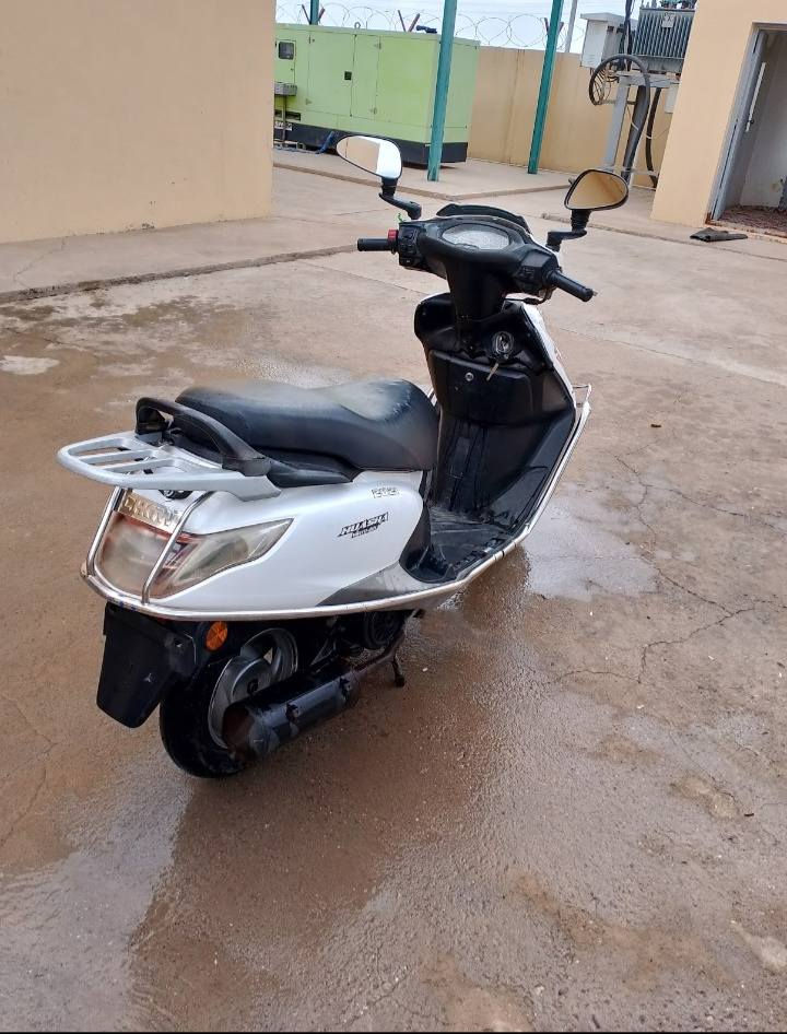 السلام عليكم دراجة اسبيسي لبيع السعر 200 وبيها مجال الدراجة كايمة ما تشتغل مكاني الكوت واسط قضاء الحي هاذ رقمي ***********
