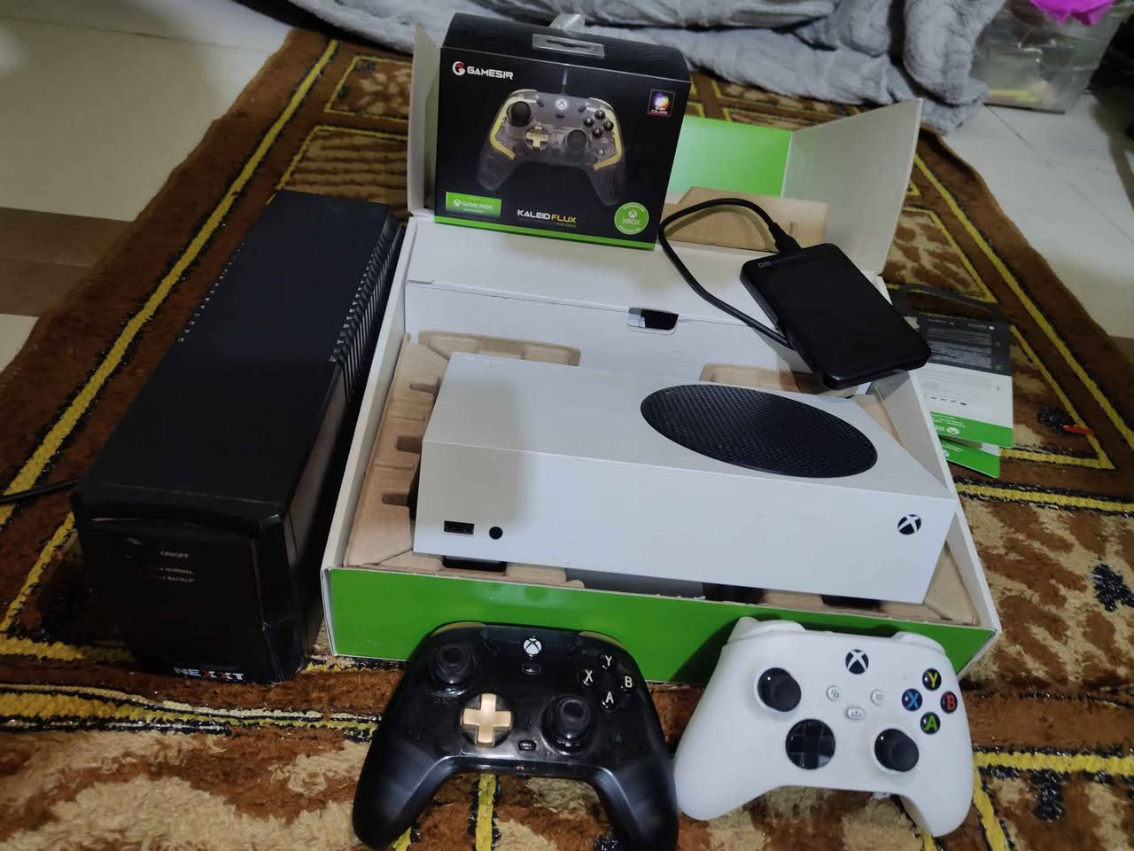 اكسبوكس سيريس اس كامل الملحقات + يو بي اس + جويستك گيم سير + هارد خارجي 1 تيرا + حساب بيه 58 لعبة 
العاب قويه اهمها 
1- gta 5
2- Redead Redemption 2
3- cyperpunk 77
4- ds3
5- eldin ring
وغيرها الحساب بوحده صارف عليه بال 200 الف
سعر الجهاز 600 الف وبي مجال
((مكلف بل نشر صاحب الجهاز هاذ رقمه ***********)) ناصرية, ذي قار
