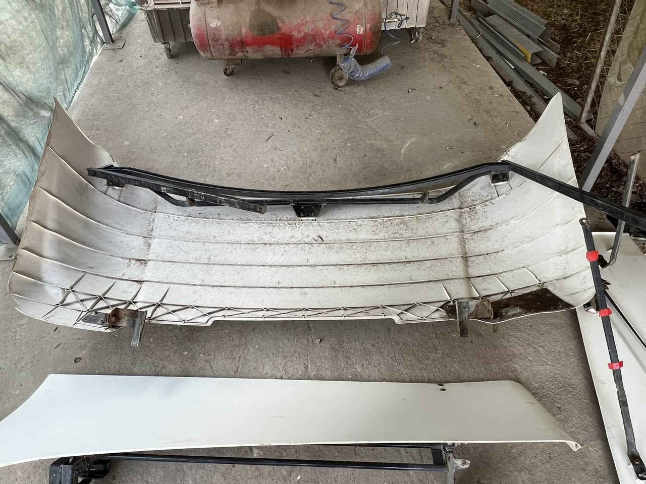 كاسحة وزعانف مال سكانيا للبيع. السعر 350 الف للاستفسار ع رقم. ***********
