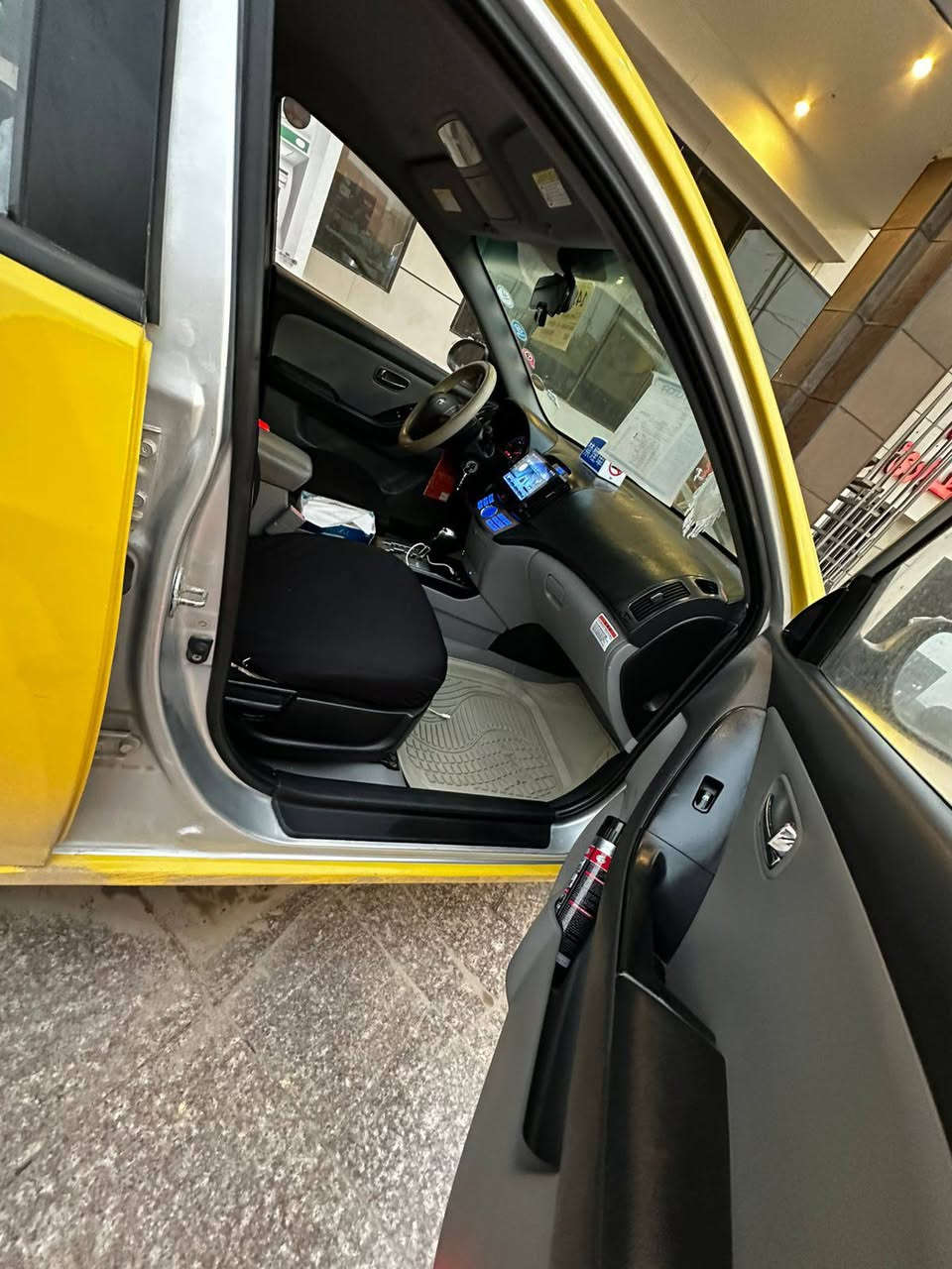 السلام عليكم النتراء ادوات 2010. كصه وحده والباقي كفاله دخول جديد كير محرك تبريد كهربائيات تخم تاير حداديه جديده. متومه طبق الاصل سنويه عاج  . مكان ميسان العماره للاستفسار ***********
