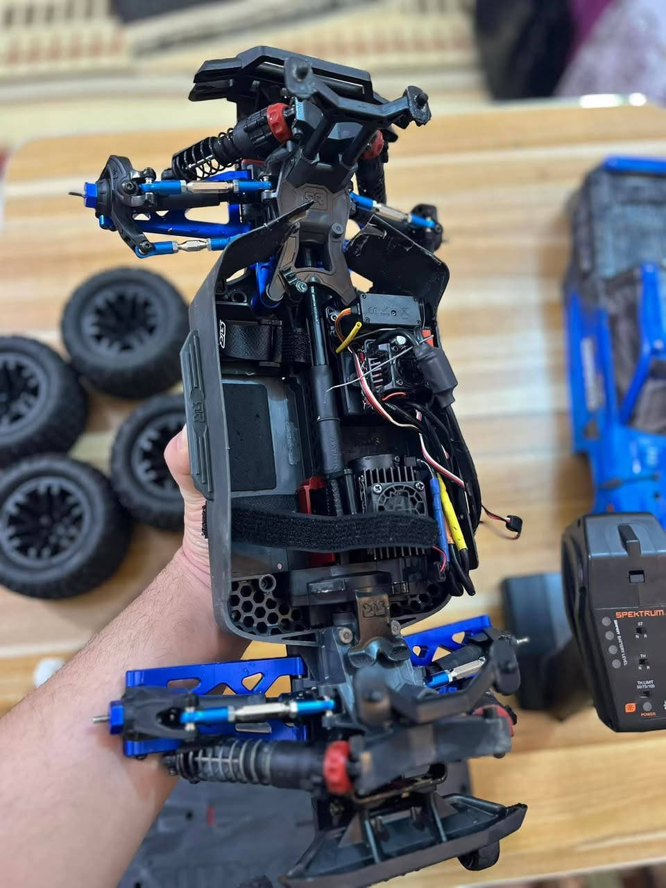 السلام عليكم 
ارما كرانيت 3s قياس 1:10 
عليها تزويد طبلات و اذرع و كير و اضافات مثل ما موضح بالصور 
 الريموت و الرسيفر محدثات dx3 
وياها ملحقات تخم تاير اضافي جديد و شاصي اضافي جديد و بطارية 3s و شاحنة سمارت dc 

للبيع او المراوس بسلاش التميت او ارما مهافي حصراً


**إذا كنت صاحب هذا الإعلان وتريد حذفه لأي سبب، رجاءا أرسل رسالة إلى الدعم الفني**