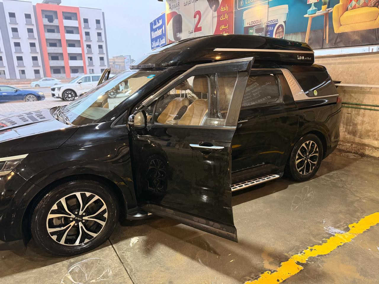 السلام عليكم جميعاً

نوع المركبة : كيا كرنفال موديل ٢٠٢٣ فئة vip
 (ممكن مراوس بسورنتو مكفولة أو كيا أوبتيما مكفولة أو سنتافي مكفولة )

علماً أن عدد المقاعد (٤) أو (٥) أو (٧) (حسب الرغبة يعني) + الصدر + السائق

بدون ضرر (بدون بوليش أو كلير أو أي تعديلات)+(حدادية أمامية كاملة جديدة) \ يوجد في السيارة ثلاثة رصعات من جراء التحميل

بانزين \ غاز بلادي من كوريا

محرك ٣٥٠٠ \ ٦ سلندر (دبل نوزل) 

مكان السيارة ديوانية

واتساب (***********)
