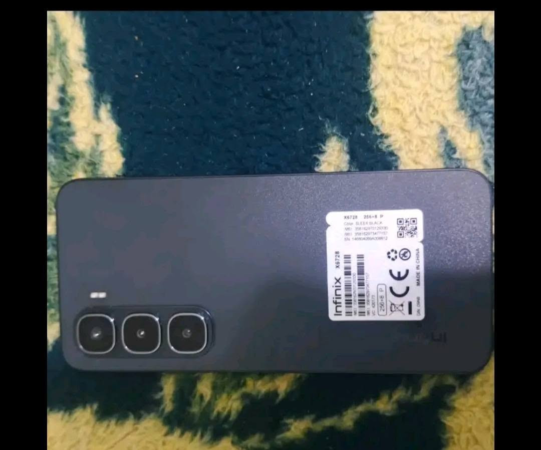 سلام عليكم جهاز انفنكس هوت 60 للبيع جهاز نضيف وصاله شهرين استخدام  كامل ملحقاته سعره 160 وبي مجال  مستعجل عل بيع رقم الهاتف *********** مع خدمت توصيل 5 الاف لجميع مناطق الكوت فقط
