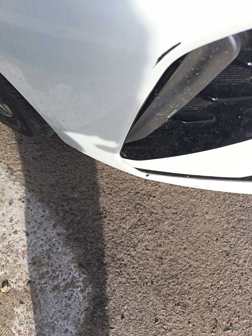 سلام عليكم.. كي ثري 2025 ماشيه 7000 قابله لزياده  السياره. خاليا من اي ضرر او صبغ او بارد السياره بيه بس هاي الفعصه. خال اصبعي عليه مابينه كلش ..... لسع150 بيه مجال قليل. للاتصال *********** مكان السياره بغداد حي لجهاد
