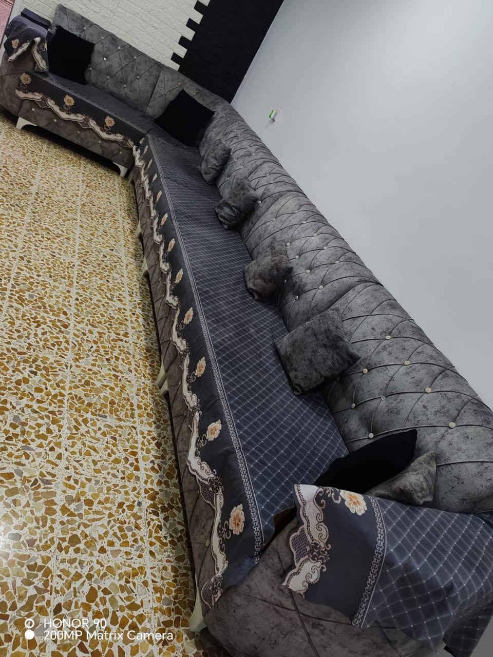 ديوان خشب عراقي عنوان موصل جانب الايسر حي القدس تقطيع الجديد 8امتار الديوان الاستفسار عل رقمي بي واتساب اسيا ***********
