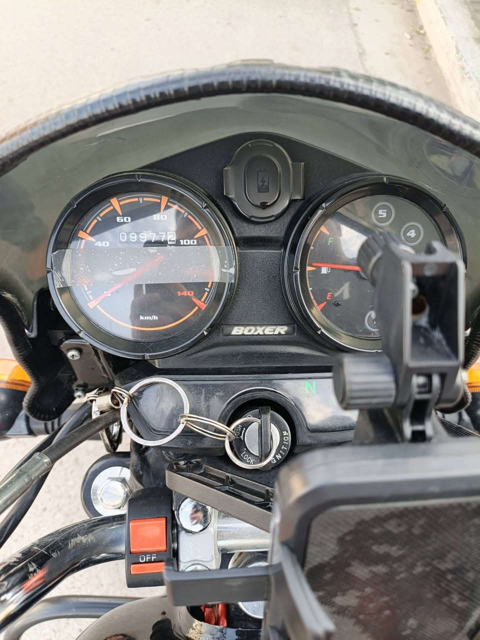 السلام عليكم بوكسر 23
بوكسر موديل 2023 الدراجه مكفوله اي نقص مابيها كهربائيات كامله مكينه لا مفتوحه ولا تنقص ولا تبخر تايرات جدد وماشيه 9 وقبل 3 اشهر واكف الكيلو متر الدراجه رقم وسنويه كامله 

مكاني بغداد الدوره السعر    2500 وبيها مجال 
وهذا رقمي 
***********
