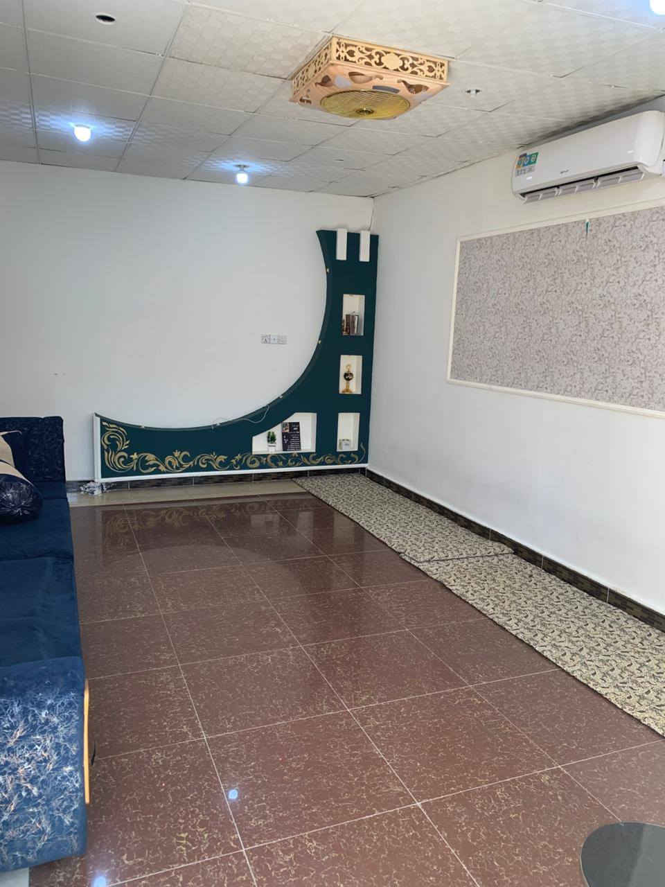 للبيع بيت بحي الجبيرية الثانية بسعر مناسب  4 غرف نوم وصالة واستقبال ومطبخ + مشتمل معزول يتكون من غرفة وصالة ومطبخ بالمربع اللي مقابل المستوصف 
للاستفسار ***********
