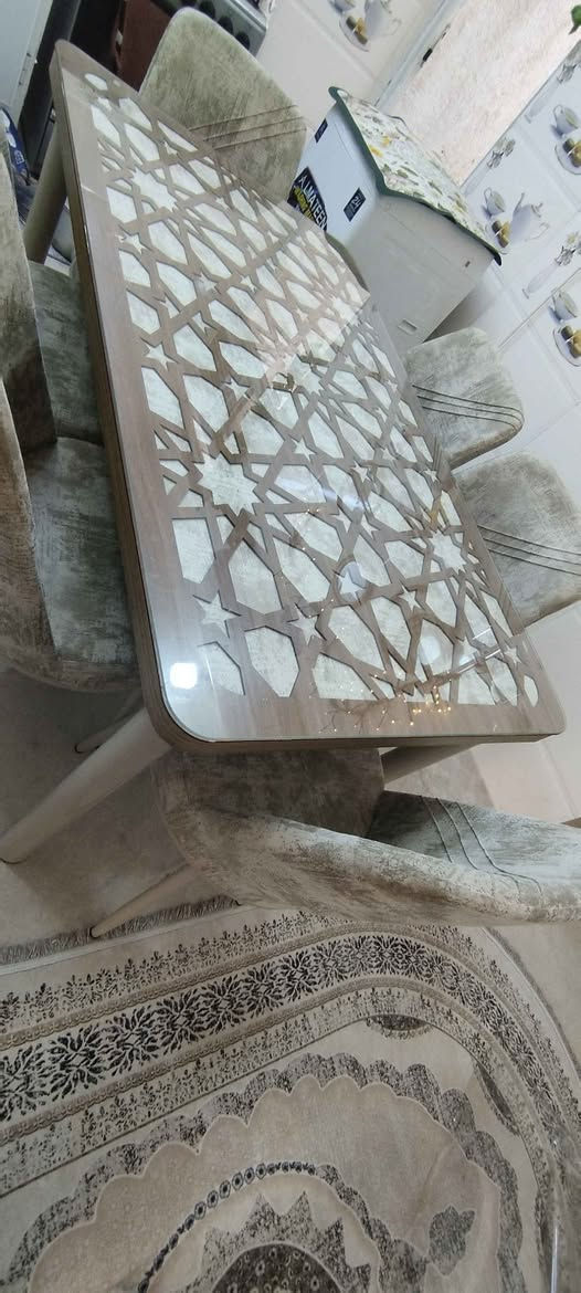 ميز طعام 6 كراسي مستعمل قليل اخو الجديد 
السعر 200 الف
 القياس 140 في 80
*********** كربلاء, العراق
