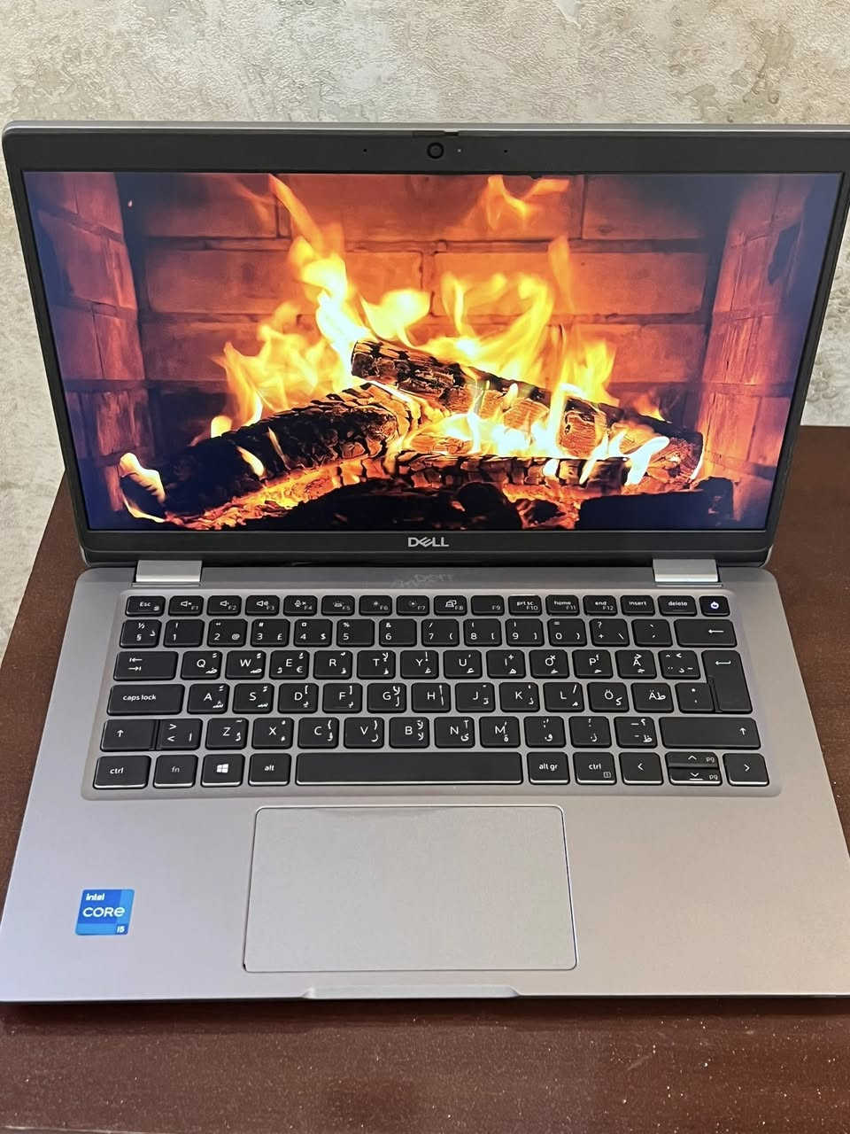 💻 للبيع: لاب توب Dell Latitude 5320 بحالة الوكالة (نظافة عالية جداً) ✨
إذا كنت تبحث عن الأداء السريع، الخفة، والنظافة الفائقة التي تشبه الأجهزة الجديدة تماماً، فهذا العرض لك! الجهاز مميز جداً ورشيق ومناسب للدراسة، العمل، والتنقل.
🔍 المواصفات التقنية (كما تظهر في ⁠image_5.png⁠ و ⁠image_2.png⁠):
 الموديل: Dell Latitude 5320
 المعالج: Intel® Core™ i5-1145G7 (الجيل الحادي عشر القوي والمسنود بميزة vPro)
 الذاكرة العشوائية (RAM): 8 GB بسرعة ممتازة 3200 MHz لمشاهدة تفاصيلها في ⁠image.png⁠
 الهارد (التخزين): 256 GB NVMe SSD (سريع جداً في الإقلاع وفتح البرامج)
 كارت الشاشة: Intel® Iris® Xe Graphics (ممتاز للبرامج الهندسية الخفيفة، المونتاج البسيط، والألعاب المتوسطة)
⭐ مميزات الجهاز:
 نظافة عالية: الجهاز شبه جديد، خالي من العيوب المصنعية أو الخدوش المؤثرة، وبحالة فنية ممتازة 100%.
 أداء مستقر حرارياً: المعالج يعمل بكفاءة واستهلاك الطاقة والحرارة ممتاز جداً (كما هو واضح في لقطات الأداء ببرنامج Task Manager في ⁠image_2.png⁠).
 شاشة مريحة وعملية: حجم مثالي للتنقل مع لوحة مفاتيح مريحة جداً تدعم اللغة العربية.
السعر :350الف دينار عراقي شامل التوصيل 📦🚚
📞***********
متوفر واتساب وماسنجر للحجز والاستفسار
