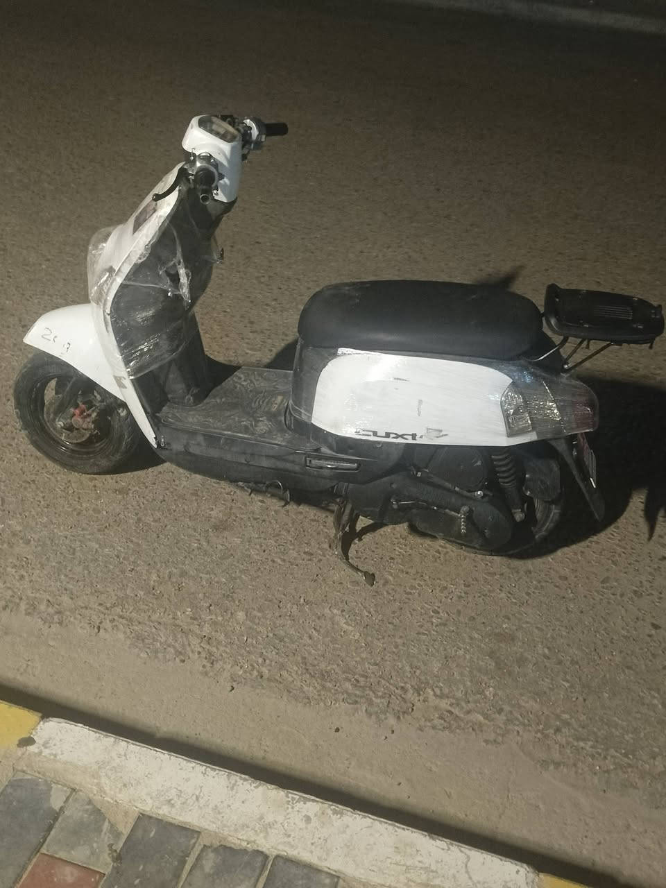 السلام عليكم بوليس نظيفه كلها ختم واحد ودراجه ما صار هوايه طالعه من الرمبه ب 700 وبيها مجال عنوان عماره. ***********
