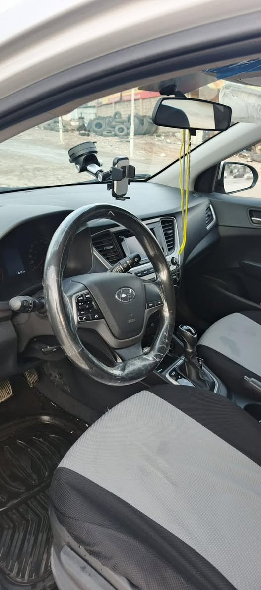 للبيع  اكسنت مديل2020 اي حادث مابيها  رقم اربيل انكليزي سياره مكفوله كفاله عامه يعني حته كمبيوترفحص شرط نقص مابيها اسبيرمنازل شركه شاشه كامره بلادي مانع انزلاق تحكم ستيرن  كيراوتو وعادي محرك وكير شركه تبريد تدفئه كله شغال سياره ماشيه 100الف سياره فول بس فتحه سقف مابيها مكان سياره سليمانيه السعر 130وبيها مجال قليل مكان سياره سليمانيهه
***********
