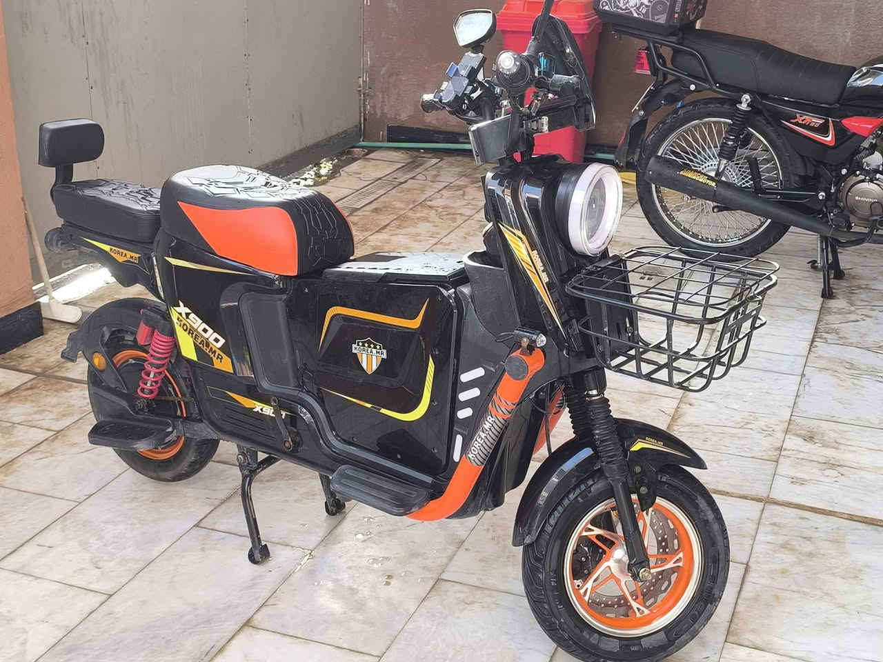 السلام عليكم  دراجه شحن للبيع X900 اسمهة KOREA. MR
دراجه مديل 2025 طالعه بل 2026 استعمال  10 ايام 
دراجه نضيفه كلش  سعر 450 وبيه مجال بسيط 
المكان القرنه الشرش حي الملتقى 
رقم ‏ *********** ‏
