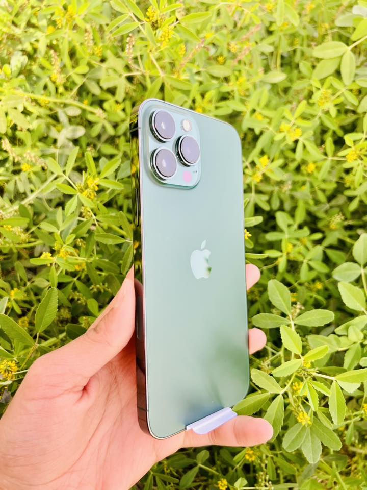 سلام عليكم أيفون 13 برو ماكس ‏باللون المميز الزيتوني 
‏ بالذاكرة 256 البطارية 86 بلادية غير محفزه وتر بروف 
‏شرط الفحص بأي مكان يعجبك نظافة 100% 100 
‏￼زلغ واحد مابي شخط واحد مابي أخو الجديد معنى كلمة 
‏لون جدا مميز المكان ناصريه المركز ***********￼￼￼
