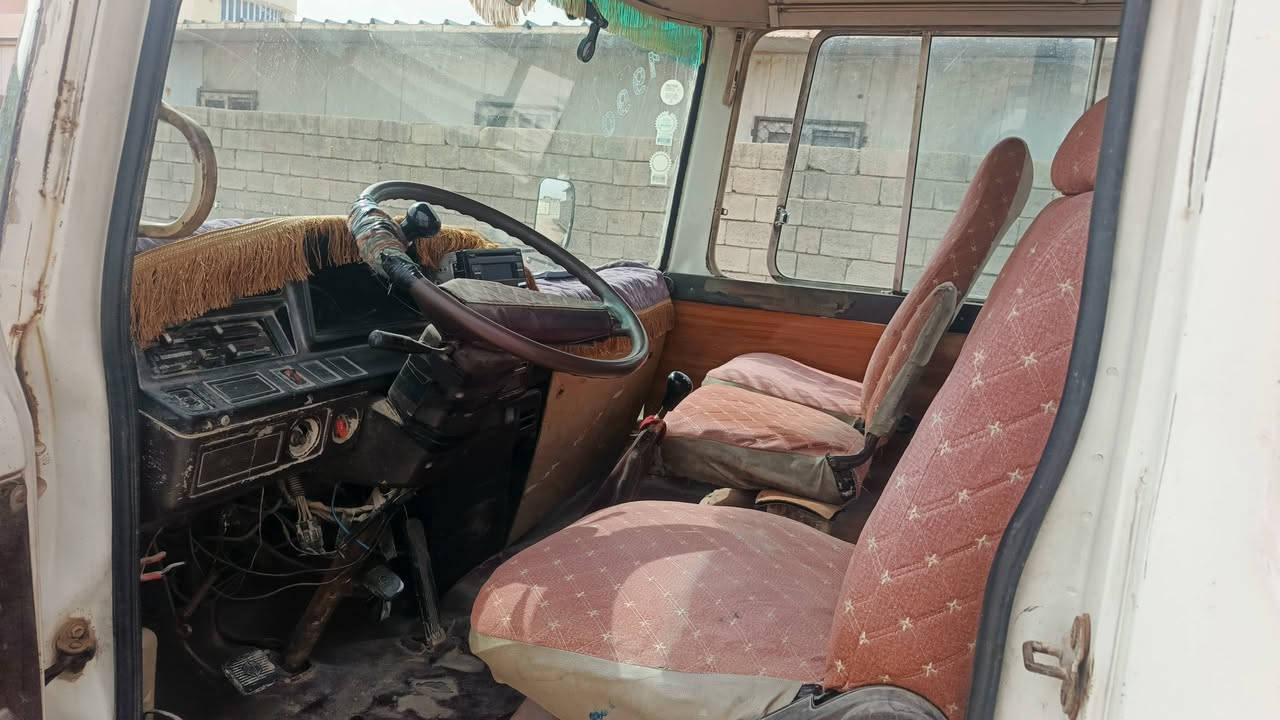 كوستر موديل 90 باور حداديه تخم تاير كل جديد باتري وداينمو جديد بس المحرك تنقيص قليل تحويل أو وكاله السعر 40 وقه للتصال ***********
