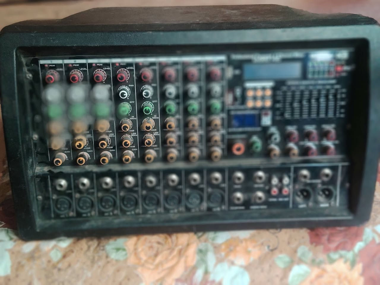 السلام عليكم جهاز مونتربو استخدام. موسم واحد
مع 2سماعات وحده تشتغل وحده واكفه نضيفات اللائمانه للبيع مكاني بابل النيل ***********
