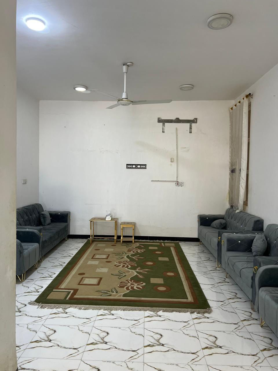 بناية للبيع الديوانية حي الجامعة ملك صرف 
البناية ركن شارع 20  العرضي 
رقم العقار 779 
واجهة 20 
بناء حديث درجة أولى 
أرتفاع سقف الطابق الأرضي 4.5 متر 
تحتوي البناية على 
6 محلات و3 شقق 
البناية مؤجرة الاجار الشهري 
مليون و900 
السعر 500 مليون قابل للتفاوض


**إذا كنت صاحب هذا الإعلان وتريد حذفه لأي سبب، رجاءا أرسل رسالة إلى الدعم الفني**