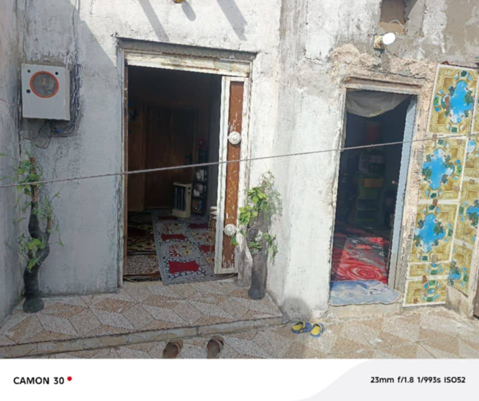 بيت 🏠 زراعي البيع بناء جديد توني سكنته صار 5ايام مساحه 130   يتكون من غرفتين وصاله ومطبخ  وديوانيه هيكل ومنور البيت سيراميك كوله   البيت مشمول بل تطويب بي وصل المنطقه بوابت حي صناعي ثلاجات قرب الحولي جديد تربيه جديده  كلهن   يمه  السعر 26 وبي مجال ***********
