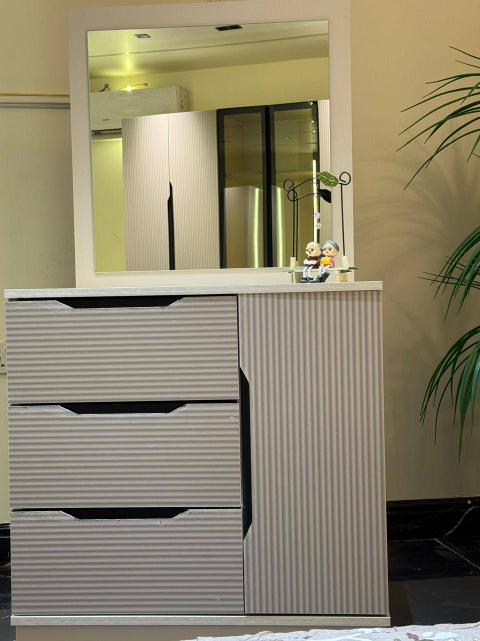 السلام عليكم

غرفه للبيع استخدام 3 شهور
سعر الشراء مليون و 500
سعر البيع مليون و 100
الغرفة نظافتها 100٪


**إذا كنت صاحب هذا الإعلان وتريد حذفه لأي سبب، رجاءا أرسل رسالة إلى الدعم الفني**