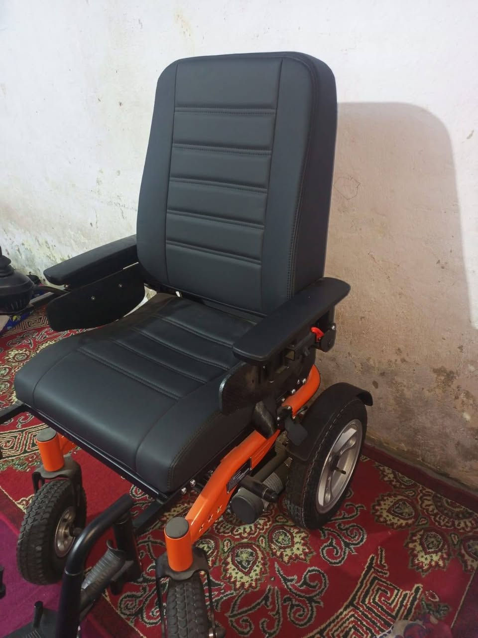 سلام عليكم
كرسي كهربائي للبيع غير مستخدم 
السعر وللاستفسار  رقم الهاتف ***********
