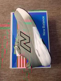 نيوبلانص ماستر اصلي فيتنامي حذاء رياضي قاعده طبيه فرش فوم وزن صفر  كمي...