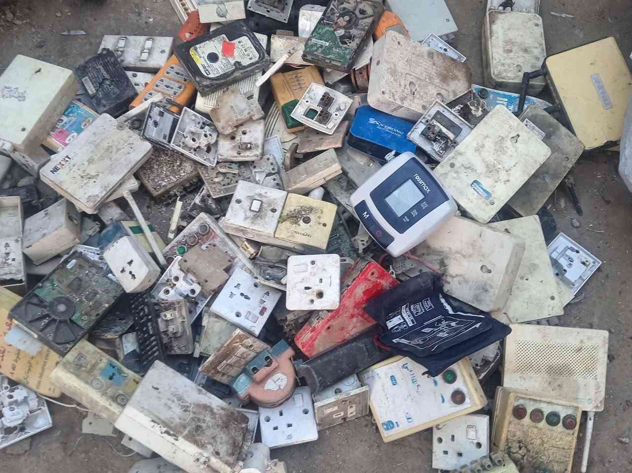 عندي هيج بضاعه اكو الهن شراي يستفاد منهن ينطيني سعر ياخذهن ***********
