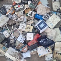 عندي هيج بضاعه اكو الهن شراي يستفاد منهن ينطيني سعر ياخذهن ٠٧٧١٥٣٧٧٠٣٣
