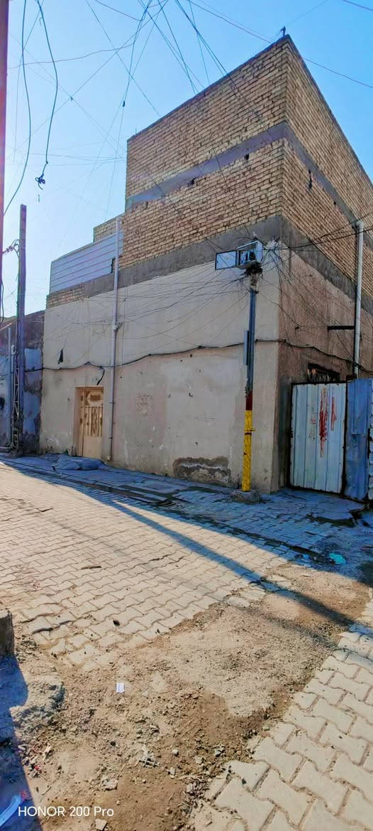 السلام عليكم :
نص قطعة 72متر( مربعة ركن) 
تحتوي  على أستقبال و 3 غرف نوم طابقين

العنوان مدينة الصدر قطاع 10 قرب مدرسة الروابي

الإتصال على هذا الرقم ***********
