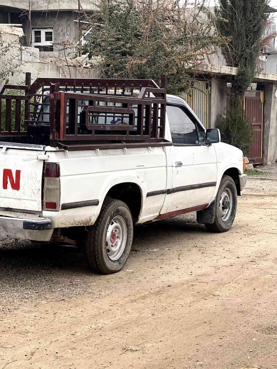 نیسان 1989 
ئاڕمی سلیمانی 
مەکینەوە گیڕو ئەکسلی 2002
تەپریتەو  پاوەر نیە 
کامل بۆیاح بەس سەقفی نەبینت لەبەر جوای کراوە

***********
     ناونیشان سەیدسادق
