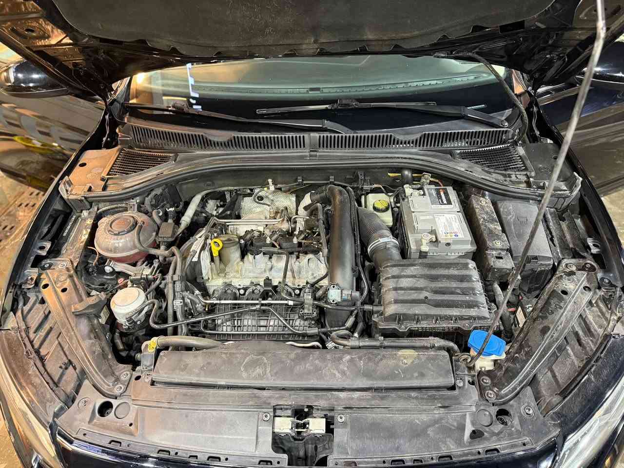 للبيع او المراوس فولكس واكن جيتها فئه s نص فول
السياره وارد كندي كلين تايتل
بيها ملاحضات بسيطه 
المشي 133 الف كيلو وقابله لزياده
السياره بيها نقوصات بسيـطه
محرك 1.4 توربو 
الـسياره نضيفه بمعنى الكلمه
سويج 
تدفئه كشنات
درايف مود
سبورت 
ايكو 
نورمال
كير 8نمر 
للاستفسار ***********
السعر 145 وبيها مجال حك جيتك
وميكون خاطركم اله طيب
مكان السياره بغداد الدوره آو الوزيريه
