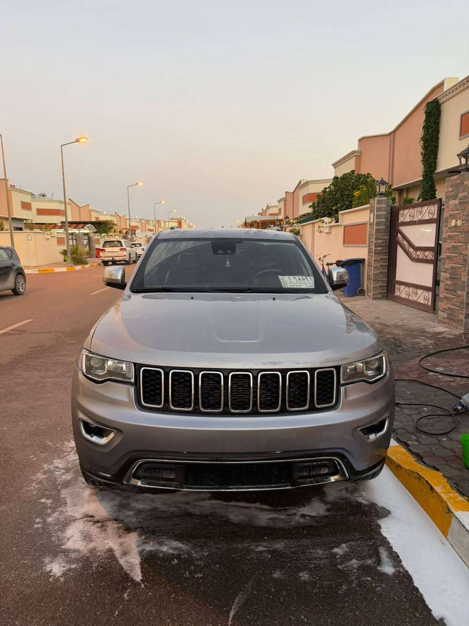 جيب كراند شيروكي 2018

المحرك : V6 3600 (دفع خلفي) 
العداد : 125ألف كيلو قابل للزياده  ( مو ميل)
رقم بصرة 
 
المواصفات :
* المقاعد من الجلد حضن.
* المقاعد الأمامية كهربائية .
* ذاكرة لحفظ وضعيات الجلوس . 
* المقاعد الأمامية تدفئة . 
* رادار النقطة عمياء .. 
منظومة امامية زنون . اصلي لايت نهار 
* تشغيل عن بعد .
* صندوق كهربائي .
* حساسات خلفية .
* كاميرا خلفية دوارة.
* المرايا تعتيم / هيتر / قلابة عند الرجوع
* محدد سرعة . 
* نظام بريك اوتماتيكي 

وارد امريكي داخله كلين فقط بارد بل جنطه
هنا صار بيهه حادث بسيط وتبدل مدكر وبنيد شغل درجه اولئ
محرك وگير مكفول حداده تبريد تخم تاير جديد 
السياره جديده وجاهزه من كلشي تراي للشمال
السيارة نظيفة وجاهزة ما تحتاج مصروف.
📍 الموقع: البصرة
للاستفسار *********** البصرة, العراق
