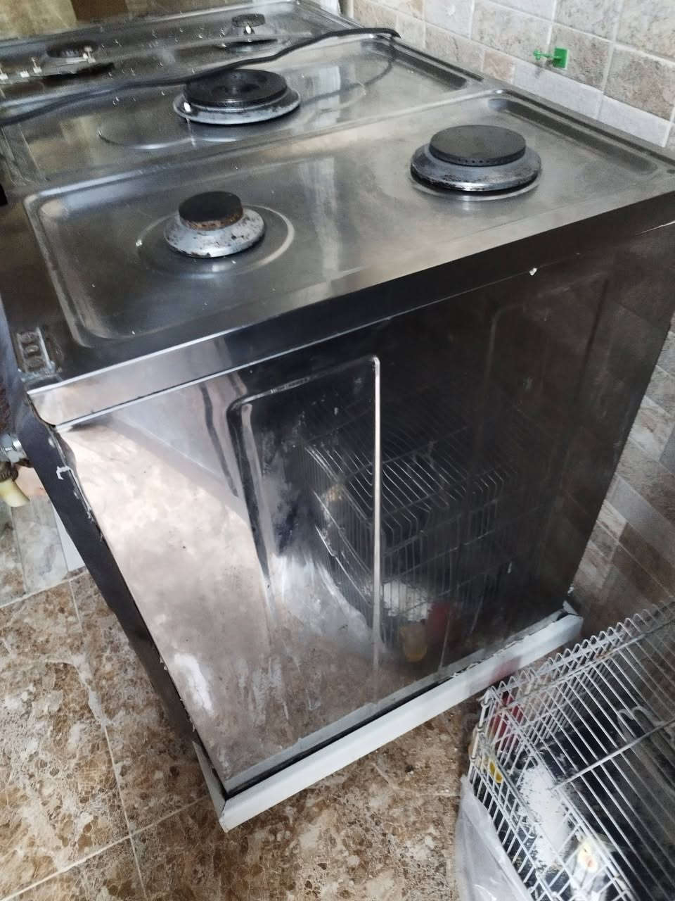 من رخصه الادمن طباخ غازي خمس عيون حجم كبير نوع فريش صناعه مصريه للبيع الشراي يتفضل خاص او يتصل على الرقم ***********
