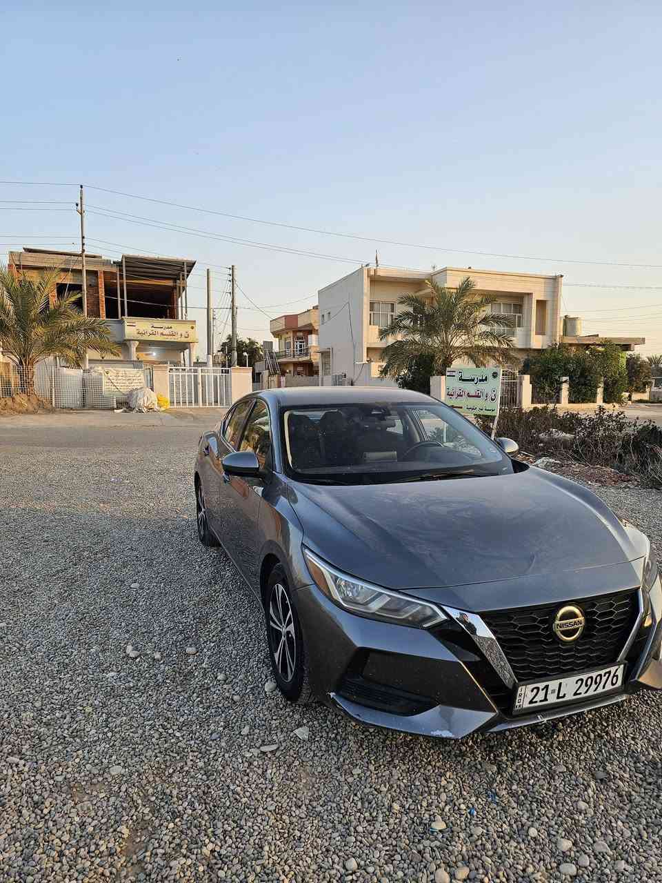 نيسان سنترا مواصفات SV المعروفة موديل 21
ضررها جاملغ وبنيد بدون دواخل 
سيارة جاهزة ما بيها اي نقص 
مكاني ديالى قضاء خانقين 
***********
