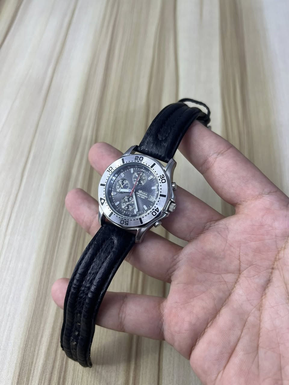 رودانيا سويسري اصلي
السير الاصلي مختم 
القطر 41 رنك دوار 
ارقام و اميال لامينوس 
قفل بحري 100 متر تحت الماء 
ستوب ووتج كونوغراف 
السعر 120 الف


**إذا كنت صاحب هذا الإعلان وتريد حذفه لأي سبب، رجاءا أرسل رسالة إلى الدعم الفني**