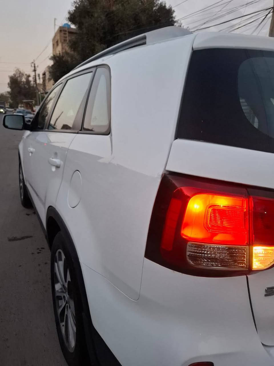 كيا سورنتو 2015 خليجي رقم بغداد مكفوله كفاله من الصبغ والتبديل  عدا شخطوط صغيره موضحه بالسونار بسيط ورصعه فوق الباب خلف السائق  بالباب الخلفي عكس السائق 
7 راكب مع كشنات جلد 
 حساس امامي خلفي  
 3 قطع تبريد 
 3 انظمه قياده 
 يو اس بي
 بردات بلادية 
 تحكم ستيرن 
قماره حديد
 كامرا خلفيه 
‏ صدر جديد كير مكينة مفتوحه ومكفوله گير بلادي كفاله  تبريد كلة جديد ومكفول 
‏V6 ستة سلندر 3500 ماشي  146  
جاهزة بدون اي نقص
رقم بغداد باسمي شرط  التحويل ثاني يوم وسنوية  مراوس حسب القناعه  متواجد خاص
مكان السياره بغداد 
السونار مرفق مع الصور 
السعر  178 وبيه مجال


**إذا كنت صاحب هذا الإعلان وتريد حذفه لأي سبب، رجاءا أرسل رسالة إلى الدعم الفني**