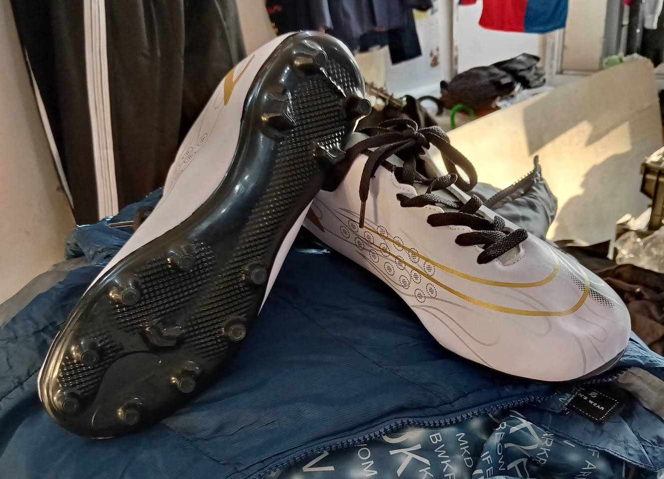 تخفيضات هائلة من محلات أبو علي
#حذاء_رياضي_(قدم) #رجالي وشبابي
#نوعية_ممتازة
الخامة #جلد
اللون #أبيض
#القياسات_٤٠_٤١_٤٢_٤٣_٤٤_٤٥_
السعر #٦٥٠٠_دينار فقط

#العنوان
الشارع المقابل لشارع حسينية أسد الله #ومجمع_محمد_كمال الطبي
#خلف معجنات وحلويات #زمزم 
#قرب محلات بيع الدجاج والطيور على طريق إعدادية صناعة طوز
#مقابل قصابة الرافدين ومكتبة الرافدين وكهربائيات غسان عساف 
#بجوار مخبز عباس ممش

لدينا #خدمة_توصيل داخل طوز خورماتو ..


**إذا كنت صاحب هذا الإعلان وتريد حذفه لأي سبب، رجاءا أرسل رسالة إلى الدعم الفني**