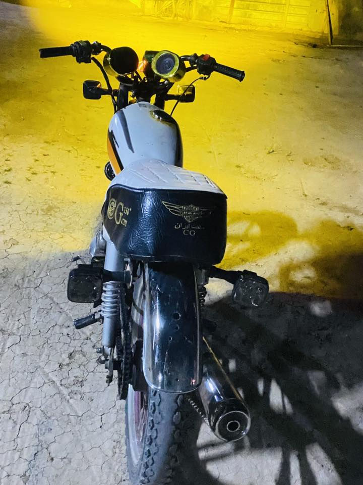 سلام عليكم شباب دراجه للبيع 5كير عايزلها شويه ترتيب سيبايه +قبق زنجيل
السعر ٣٢٥وبي مجال قليل حك الجيه الاستفسار اتصال 📞 ***********مكلف بنشر
