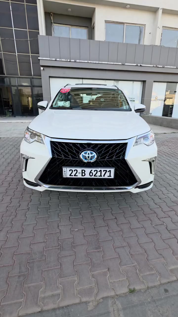 سلام عليكم 
تويوتا فورچنر 2018 
شركه سردار
دبل اكسل 
4 سلندر 2.7 
حساس خلفي + كامره خلفي 
بك لايت Lid
تحكمات ستيرن 
مثبت سرعة 
6 مكبر صوت
Pwr Mode +Eco Mode
مانع انزلاق 
نظام Set 
كير اوتوماتيك و عادي
مرئات جانبي كهربائي + قلابه
تبريد مركزي
كيج نص ديجيتال
7 مقاعد 
دعامي لكزس و دعامي بلادي موجود
سيارة صبغ و تبديل مابيها 
بيها بارد بصندوق خلفي مكان شخط و مكحلينها بارد
كير و مكينة مكفولات 
ماشي 128k
سعرها 245 و مجال
***********
