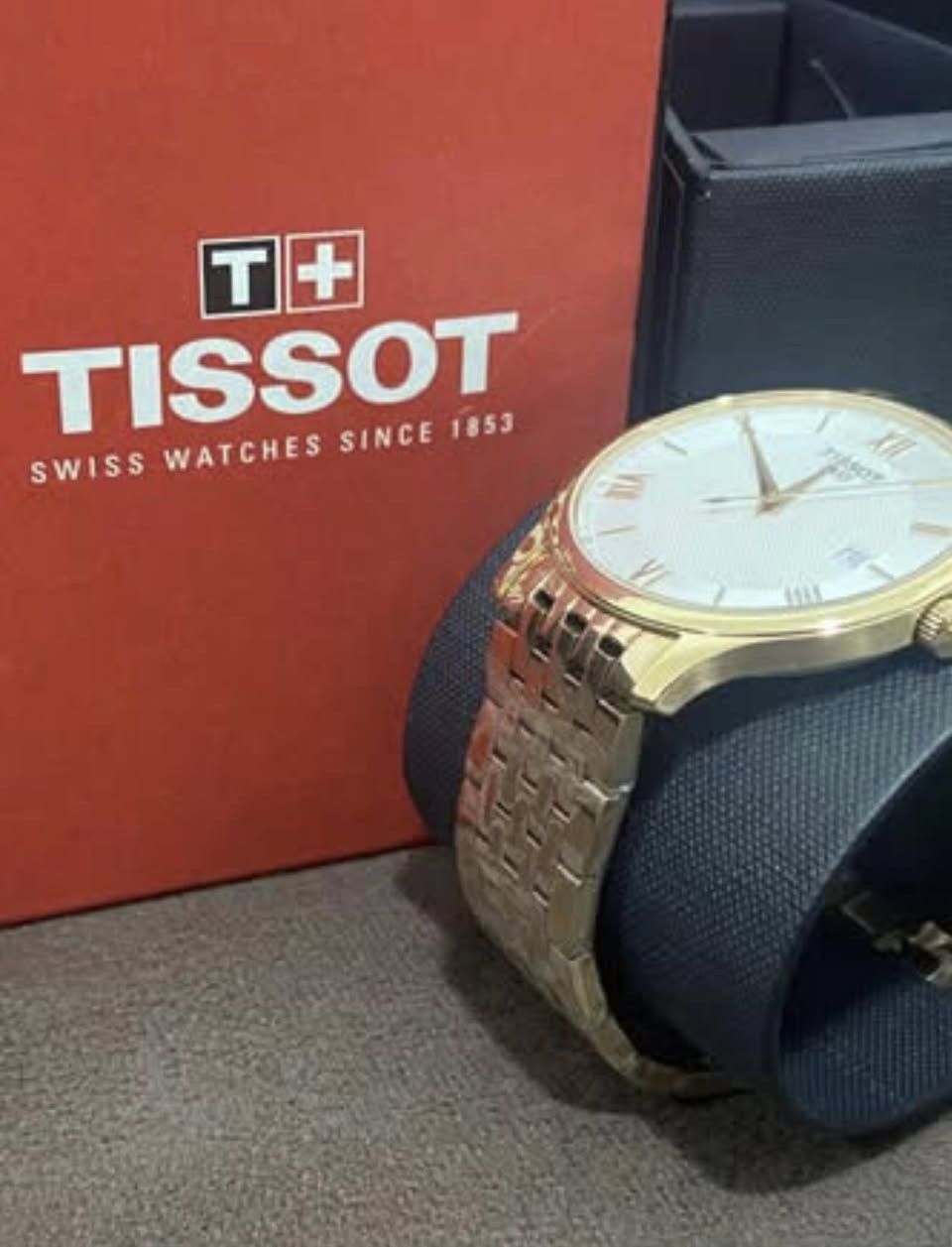 تخفيضات بمناسبة نهاية السنه
ارخص من كل المحلات: 
كمل اناقتك بساعة تيسوت سويسري اصلي
القطر 42 ملم
الزجاج زفير ضد الخدش
الكيس ستانلس ستيل
السير ستانلس ستيل، 
الكيس والسير مغلف جولد روز PVD
المينا بيضاء محببة
ارقام رومانية
تتحمل عمق 100 متر
للطلب والاستفسار يرجى الاتصال بالرقم***********، واتس اب
يوجد توصيل
