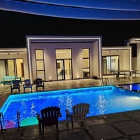 يتوفر حجوزات موثق بتطبيق اجرلي العنوان الدوره البوعيثة مسبح حار و بارد...