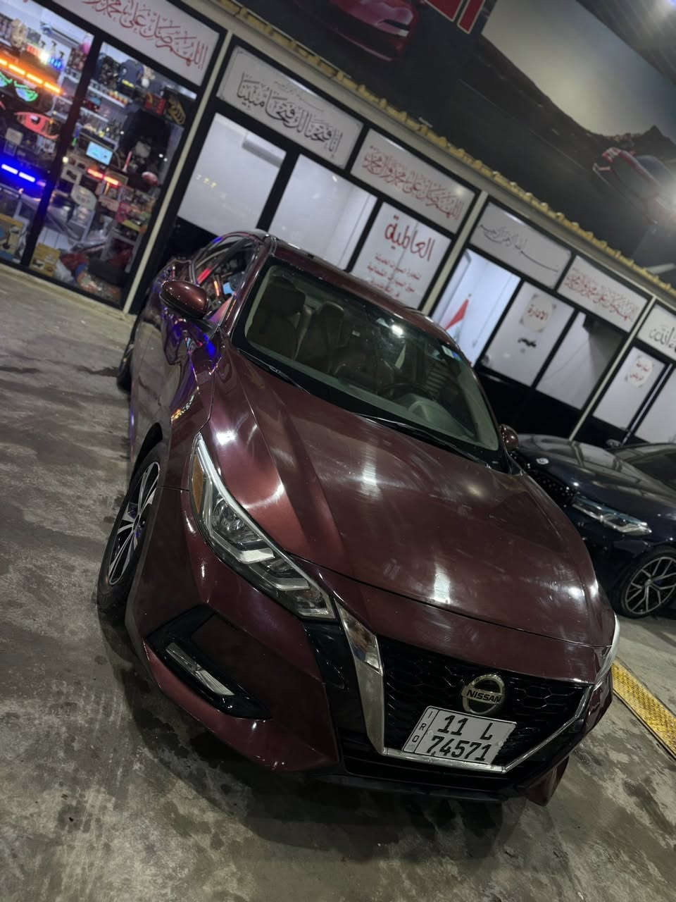 السلام عليكم عندي نيسان سنترا 2020 الشكل الامريكي 
ماشية 72 الف .ما عندي سونار الها اخذتها بوكتها مراوس
وهسه محتاج ودا ابيع المهم صفاتها 
فئة sv تجي بصمة وترحيب وتشغيل عن بعد وجام اوتو واشاير بل مري ونقط عمياء وتحريك الكتروني ، ورادار امامي وتحديد مسار و حساس خلفي وكامرة خلفية وشاشة كار بلي وبيها نضام الايكو والسبورت . تدفئه وتبريد قطعتين منفصلات ، هيترات جامه امامية وخلفية ، عداد قارء الاعطال . انارة لد . فتح الشنطة عن طريق الريموت كنترول . مبدل بيها كازكيت عند صاحبها القديم . السيارة معدل ورزانة ما شاء الله ، الكير مكفول ومفحوص ومبدل زيته وبي ضمان 30 الف كيلو متر من شركة المهندس ، تايرات تخم جديد صار شهر من مشدود . اتحب تعال خاص وشنو تحتاج سؤال حياك الله . مكاني بغداد الكاظمية . رقمي *********** ( السعر 120 وبيها مجال ) للمعلومة السيارة بيها خذوش وتكحيل بأماكن مثل الباب وكذا . اني ذكرت ما ماخذ الها سونار . بس تعال خاص اراويك كل التفاصيل .
