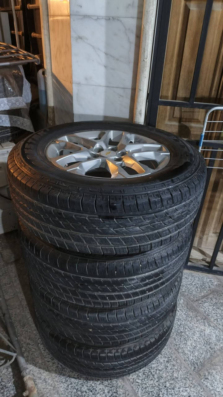 للبيع تخم ويل ترافرس حجم 18 اصلي وكاله مع 4 تايرات نظيفه جدا مشدود وكامل بلنص حجم
255 / 65 / R 18
الي يدور طسه خفيفه 
مكاني بغداد 
***********  +  واتس اب
