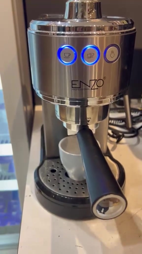 #قهوة #enzo #اسبريسو #electrichome  #بار٢٠


**إذا كنت صاحب هذا الإعلان وتريد حذفه لأي سبب، رجاءا أرسل رسالة إلى الدعم الفني**