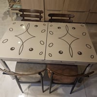 ميز طعام • ٤ كراسي هدية • سعر مناسب
