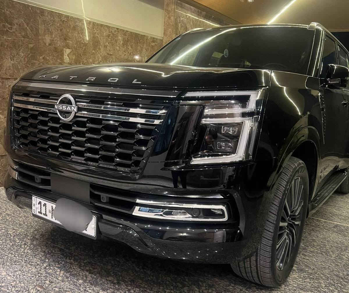 باترول بلاتينيوم  الشكل الجديد كليا 

وكالة السور 

أعلي فئة بلاتينيوم توين تربو موديل  2026 
سياره بعدهي زيرو 
 عداد المسافات 800 km 

رقم بغداد باسمي تحويل مباشر 

المواصفات القوية:

محرك V6 سعة 3.5 لتر توين تيربو 42 
425 حصان من القوة الخام

عزم 700 نيوتن متر لأداء متفوق

عفشة هيدروليك  جنوط ألمنيوم مقاس 22 بوصة مصابيح LED أمامية وخلفية

تتميز بتصميم عصري و مقصورة فاخرة بشاشة 28.6 بوصة،  نظام صوتي كليبش، 

ومقاعد جلدية بتهوية وتدفئة ومساج ،

كاميرا 360 درجة  مرائة داخلية كاميرا 

هيداب ديسبلاي  ثلاجة داخلية 

فتحة سقف بانورامية،  باب خلفي كهربائي مع مستشعر حركة. لمسات كروم مميزة وشبك أمامي جديد. شاشتان مقاس 14.3 بوصة للمعلومات والترفيه والعدادات.  نظام صوتي ممتاز Klipsch بـ 12 مكبر صوت 

مقاعد جلد فاخر (مبطن) مع وظيفة التدليك والتبريد والتدفئة. إضاءة داخلية محيطية متعددة الألوان، شاشة عرض أمامية (HUD).

شاشات ترفيه خلفية نظام القيادة الذكي ProPILOT. كاميرات محيطية 360 درجة مع خاصية "الرؤية غير المرئية" تحت غطاء المحرك. مثبت سرعة ذكي، نظام المحافظة على المسار، كشف النقطة العمياء.

فرملة طوارئ تلقائية أمامية وخلفية

ثلاثة صفوف مقاعد (تتسع لـ 7 أو 8 ركاب).

ناقل حركة أوتوماتيكي 9 سرعات يعطيك استجابة سلسة وثبات كامل

 نظام الدفع الرباعي الذكي (4WD) مع أنماط قيادة متعددة

تحكم مثالي على الطرق السريعة وأصعب التضاريس 
باترول بلاتينيوم تيربو 2026

رقم صاحب سيارة ***********

