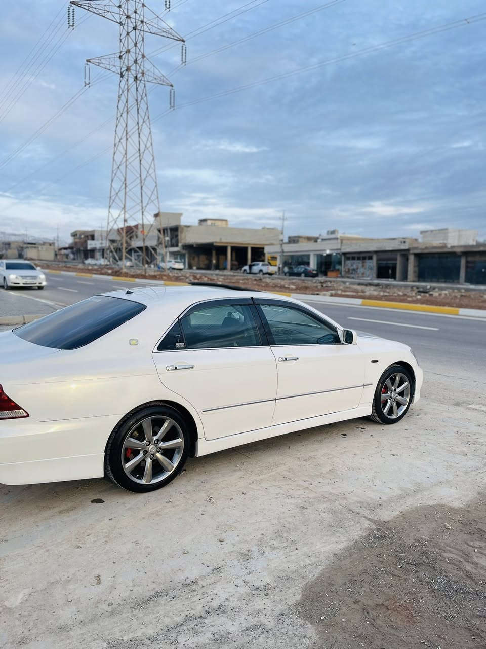 شا هينه 2005 مه  كينه 182 سلايت سي دووگمه سپؤرت
كا مل مه سروف كراوه بريك به سراوه تون دو  تؤله جوار ويل و تا يه ى نوي له ژيره كا مل  له حيه تؤ مسه  سه يا ره كه زؤر جوانه گيرو مه كينه به شه رت بى ده عم  بؤ نوقسا نى مه گه رى   ***********
