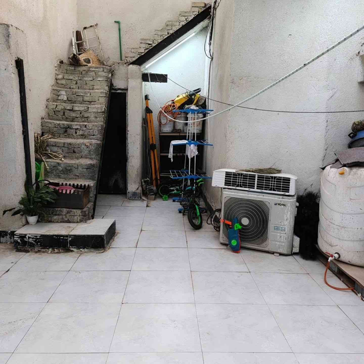 اسعد الله اوقاتكم بكل خير احبتي 🫶
اليوم جايبلكم بيت كلش حلو ومرتب وسعر مناسب مساحة البيت 132ونص
واجهيه 11ونص ونزال 12
القطعه مربعه 
البيت يتكون من 
غرفتين4*5
 وديوانيه5*3
وهول 7*5
مطبخ جبير 5*5
صحيات داخليه 3*3
منور ٢ونص*1ونص
درج خارجي بره 
اذاتحب تسوي طابق 
ثاني انا رافع 8سوف
وكراج جبير
صحيات خارجيه 
والسقف كونكريت
ستاره كامله
كهرباء دفن 
وكله بلضمان الشغل
والماء وكل التفاصيل
والشغل كله درجه اوله
طابو وقف سني مسجل اصولي 
وكل الضمانات موجوده
شارع 10متر والتبليط بصفك
السوك بصفك مدارس محكمه
مستشفى  مولد خط  انترنت 
كل الخدمات يمك موجوده 
عنوان البيت
أبي الخصيب الوسطي
شارع المحكمه  تقاطع الوسطي

 قرب دائرة الكهرباء
او المدرسه الصفره
سعر البيت 53بي مجال 
لتواصل*********** 
@
