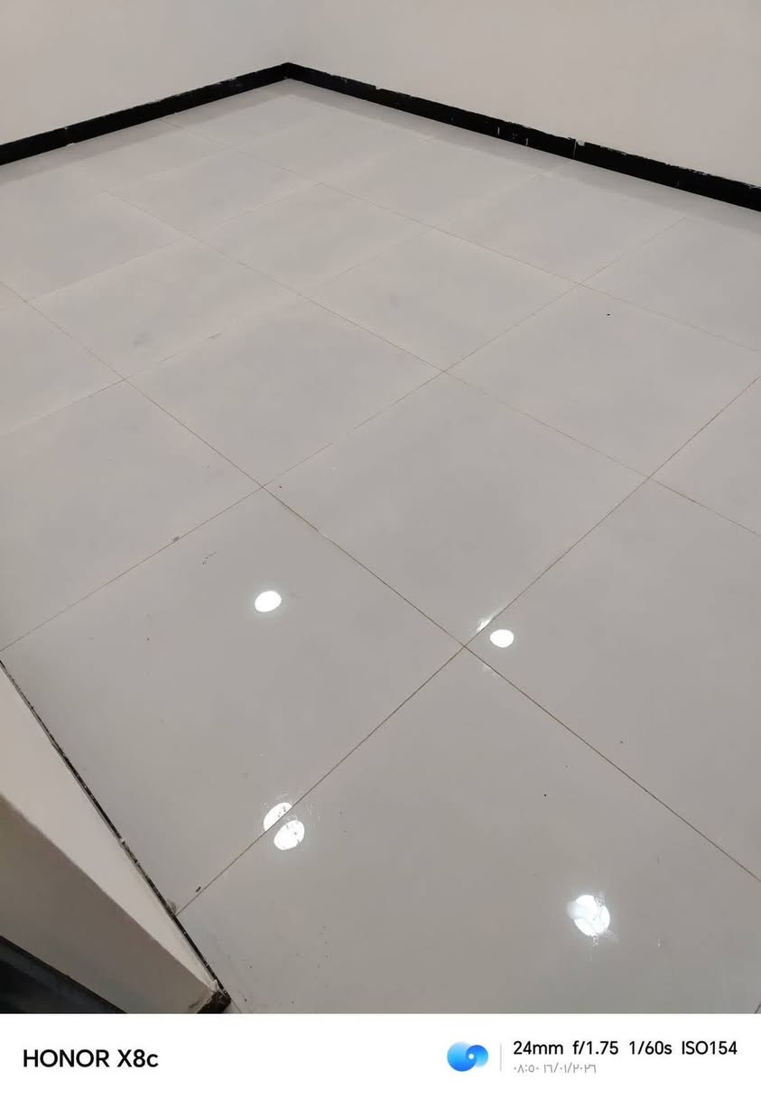 للبيع بنايه بحي اور الثانيه بناء جديد الساحه 120 متر ركن بيت ارضي وشقتين الوارد الشهري مليون وربع للاستفسار ***********
